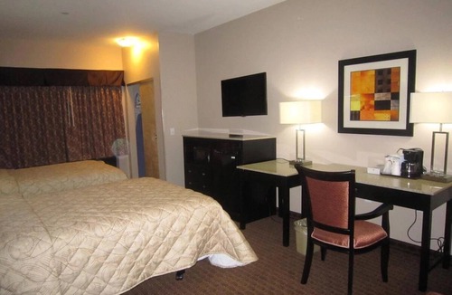 Monmouth Junction Hotel | Comfort and Convenience! 4 Relaxing Units with Free Breakfast!