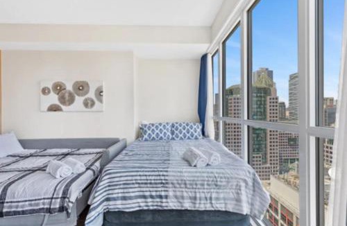 Toronto Entertainment District Apartment | Comfort 300 Front Suites near Rogers Centre & Free Parking