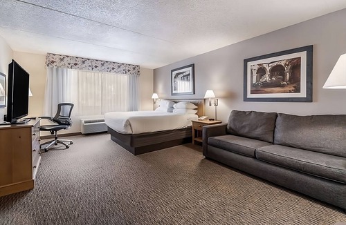 Palm Valley Hotel | Comfort and Convenience in Red Lion Goodyear Phoenix! Pet-friendly, Pool