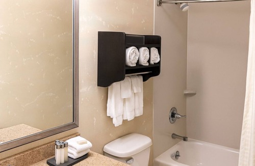 Koreatown Hotel | Comfort and Convenience! 4 Comfortable Units, Pets Allowed, Near Empire State