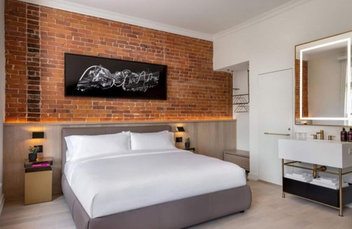 Beaconsfield Village House | Comfort and Convenience! Bar, On-Site Dining, Pet-Friendly