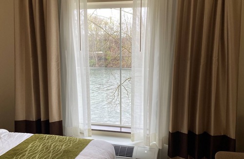 Connellsville Hotel | Comfort Inn Connellsville Riverview