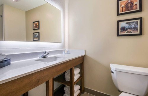 Harrisburg Hotel | Comfort Inn & Suites Harrisburg - Hershey West