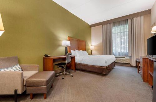 LaVale Hotel | Comfort Inn & Suites LaVale - Cumberland