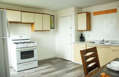Swissvale House | Comfortable Furnished stay near Downtown and the Norhth Shore NFL Draft access