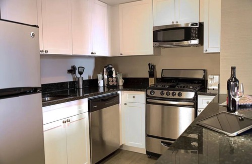 Logan Square Hotel | Comfortable Luxurious Suite with Kitchen Near Philadelphia Museum of Art