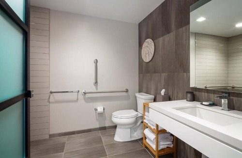 Logan Square Hotel | Comfortable Luxurious Suite with Kitchen Near Philadelphia Museum of Art
