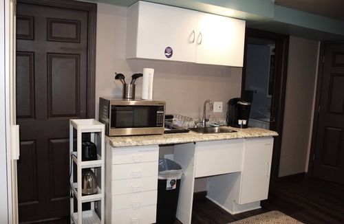 Wildwood Condo | Comfortable private unit with hot tub, swimming pool and free parking