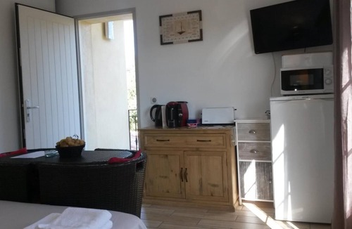 Solaro Apartment | Comfortable room - 1 star Office Tourisme - 2 pers - Swimming pool - Walking distance to the beach
