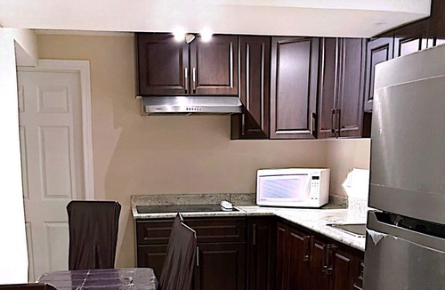 Churchill Meadows House | COMFORTABLE SHORT TERM STAY IN MISSISSAUGA ONTARIO, CLOSE TO ALL AMENITIES, PARK