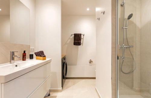 Puteaux House | Comfortion Norma - Suite de luxe avec vue sur la Tour Eiffel
