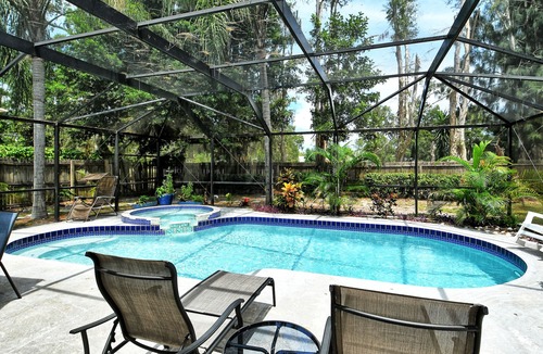 Alta Vista House | Comfy 3bed/2bath with pool close to Downtown