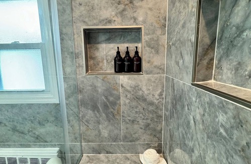 Hempstead Apartment | Comfy 4-bedroom apartment with WiFi, AC, free parking in wonderful Hempstead
