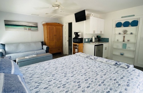 Bay Acres House | COMFY COZY PLACE. Open room with kitchenette. Close to beaches with 3 miles