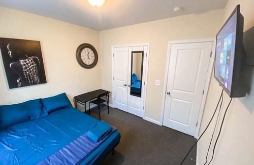North Philadelphia East House | Comfy Private Room off N. Broad Temple U Area