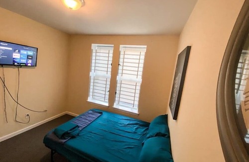 North Philadelphia East House | Comfy Private Room off N. Broad Temple U Area