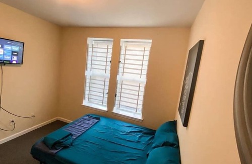 North Philadelphia East House | Comfy Private Room off N. Broad Temple U Area
