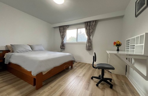Agincourt House | Comfy rooms near Agincourt Go