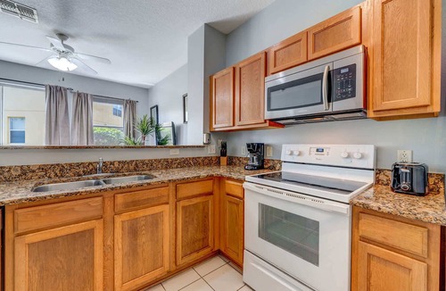 Crestwynd Bay House | Comfy Townhome Minutes from Disney