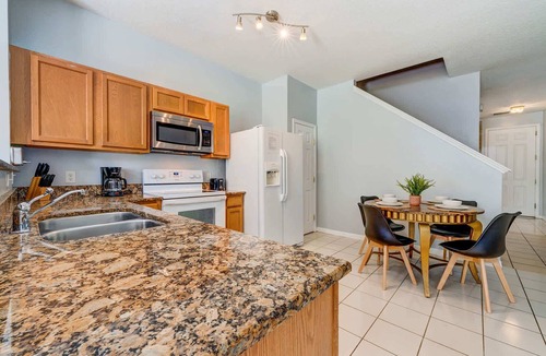 Crestwynd Bay House | Comfy Townhome Minutes from Disney