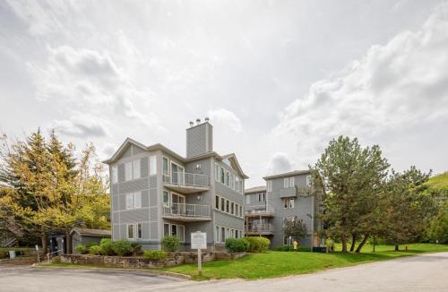 The Blue Mountains House | Condo at Blue Mountain on Ski Run Close to Village