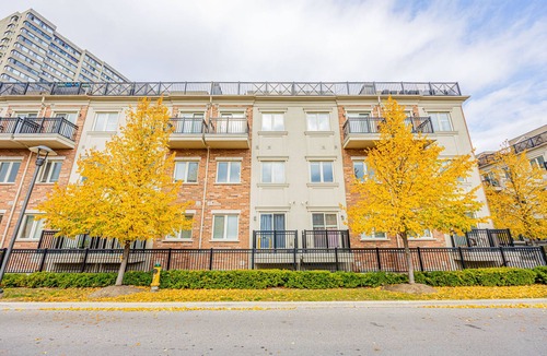 Fisherville House | Condo Townhouse in TorontonModern and Stylish condo townhousen