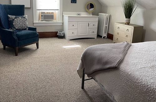 Bedford Apartment | Contemporary 2 bedroom loft in Downtown Bedford