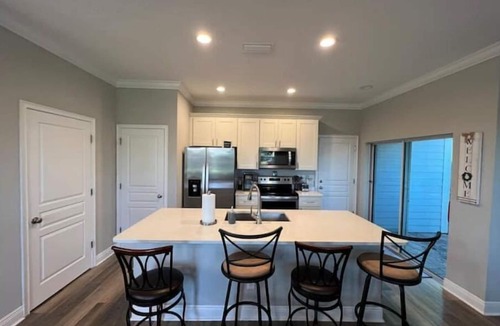 South Orange House | Contemporary 3bedroom home with modern amenities located in the heart of Orlando