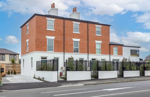 Christchurch City Centre Apartment | Contemporary 3BR City Apartment – Stylish & Central
