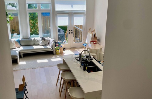 New Toronto House | Contemporary 3BR Family-Friendly Oasis Close to the Lake