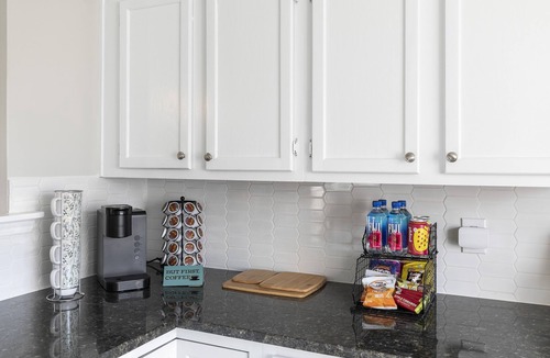 Crestline Heights House | Convenient| Business and Family Friendly Home