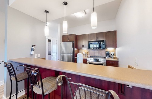 The Blue Mountains Condo | Convenient & Homey Condo w/Free WiFi & Gas Grill - Walk to Blue Mountain Village