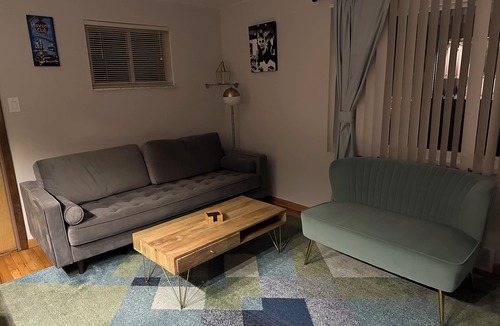 Green Tree House | Convenient to DT, Airport, Stadiums-Free Parking!