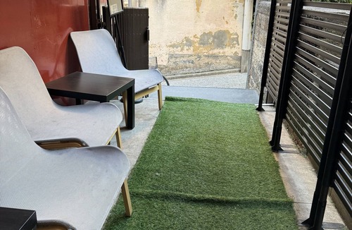Nishi-Shinjuku Apartment | Conveniently located right next to Central Park and a 2-minute walk from the station! Cherry blossom illumination and picnics can be enjoyed. Easy to get anywhere in the central city center!