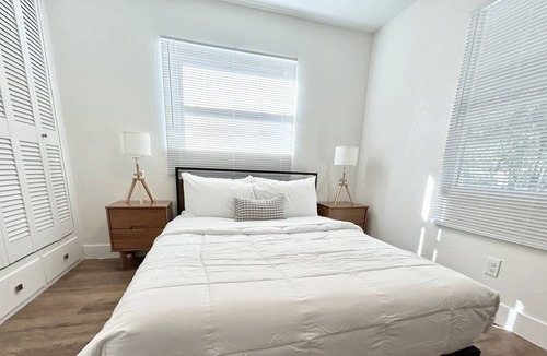 St. Petersburg House | Cool just remodeled coastal cottage close 2 BEACH & DT ST PETE - Weekly Discount