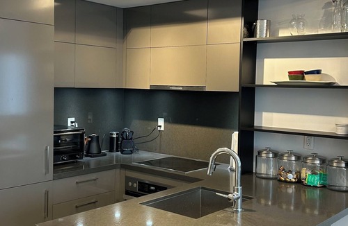 Bloor-Yorkville Condo | Cool vibe In the heart of Toronto, best restaurants and trendy shopping.