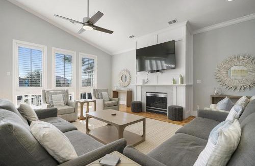 Crystal Shores House | Coral Shores - Huge Beach House with an Ocean View & Private Covered Pool