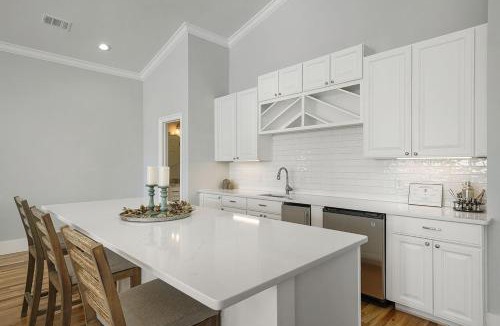 Crystal Shores House | Coral Shores - Huge Beach House with an Ocean View & Private Covered Pool
