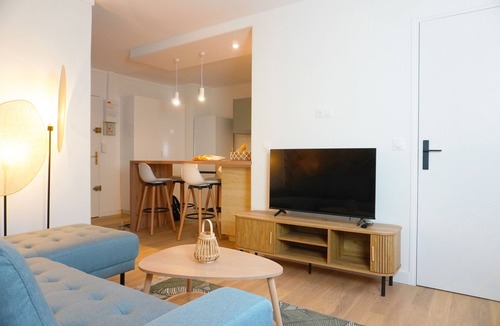 Choisy-le-Roi Apartment | Cosy 2-bedroom apartment - RER C 400m