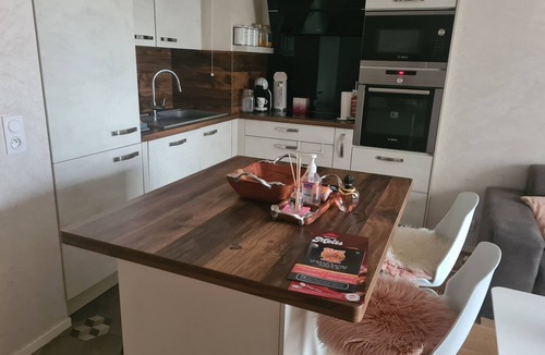 Le Blanc-Mesnil Apartment | Cosy 2-bedroom apartment, parking available and 20 minutes by train from central Paris.