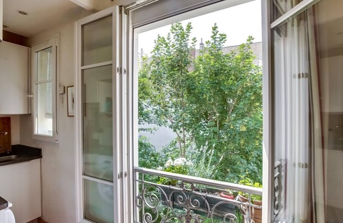 7th Arrondissement Apartment | Cosy apartment for 2 close to Eiffel Tower