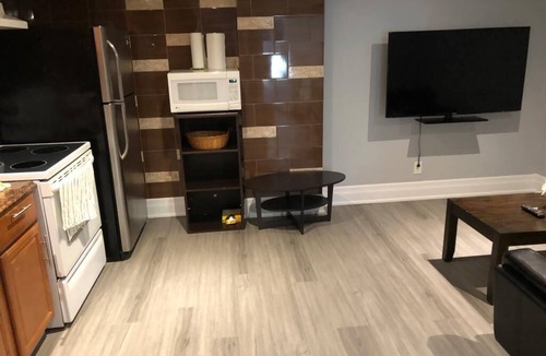 Brampton Apartment | Cosy Basement Apartment, Walking distance to all amenities