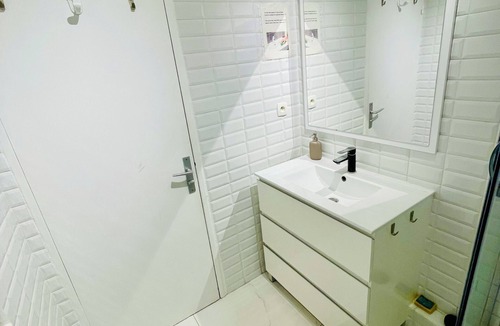 Aulnay-sous-Bois Apartment | Cosy, comfortable room close to Charles de Gaulle airport ✨