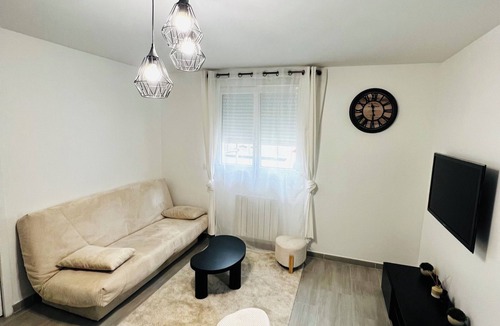 Tremblay-en-France Apartment | Cosy F2 house near CDG airport