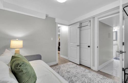 Lisgar House | Cosy Guest Suite Near Shops, Transit, Hwy and GO!