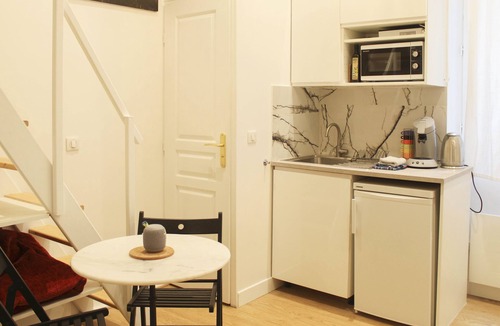 10th Arrondissement Apartment | Cosy love nest near Gare de l'Est