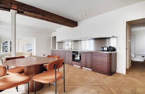 Les Halles Apartment | COSY PARISIAN HAVEN: 2-BEDROOM APARTMENT NEAR LOUVRE AND CHÂTELET LES HALLES