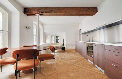 Les Halles Apartment | COSY PARISIAN HAVEN: 2-BEDROOM APARTMENT NEAR LOUVRE AND CHÂTELET LES HALLES