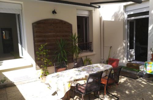 Neuilly-sur-Seine Apartment | cosy rare 2 bedroom apartment around a private garden