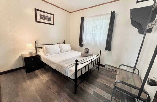Carling Cabin | Cottage 2 -1 Bedroom cottage at Katawoda Cottages